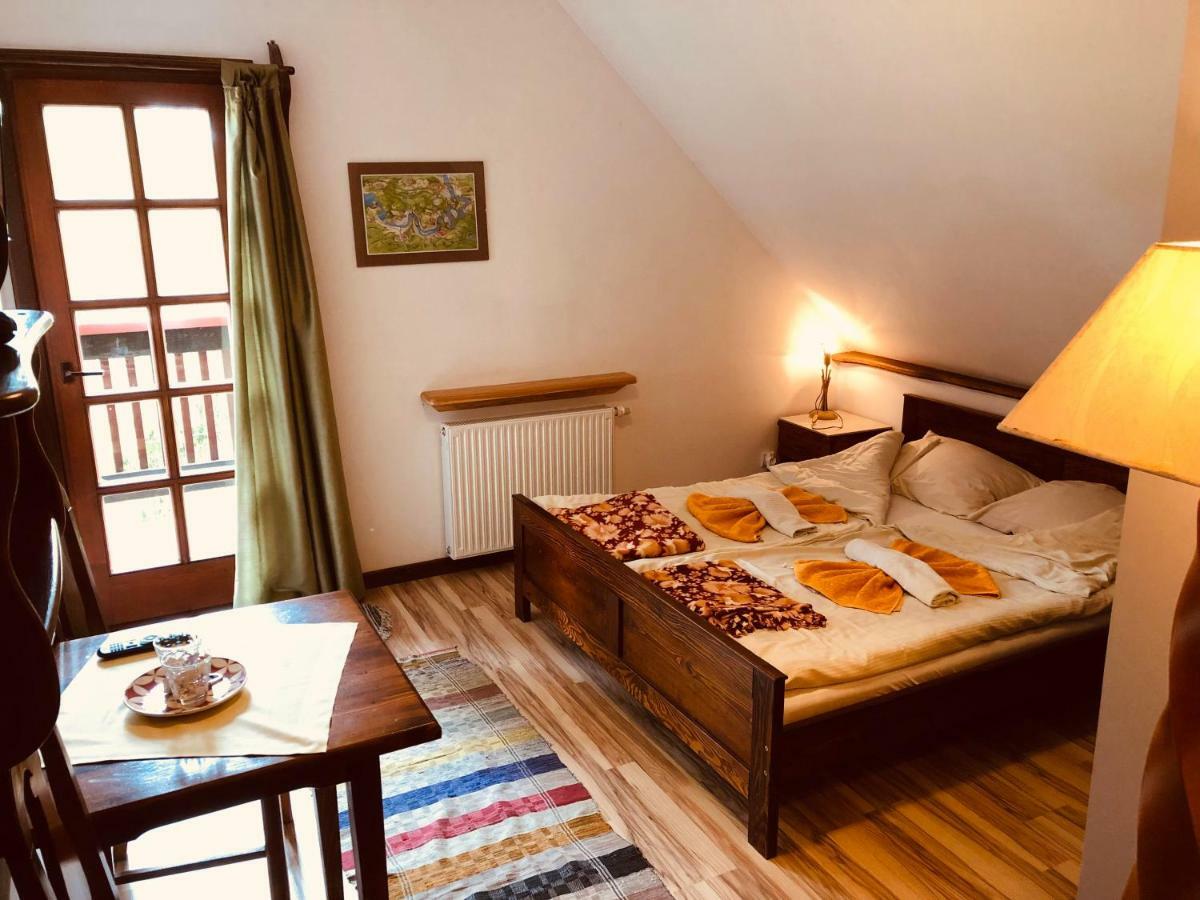 초르쉬틴 Gosciniec Pod Smrekami B&B 외부 사진