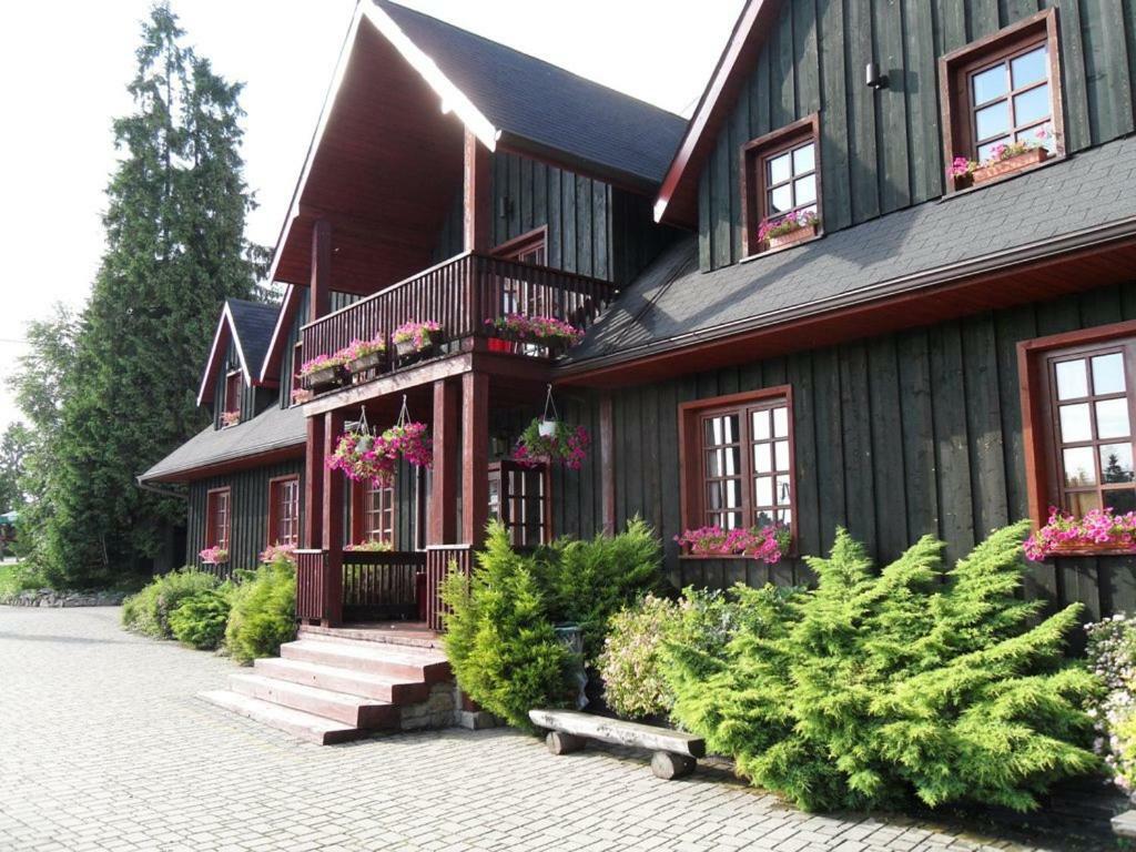 초르쉬틴 Gosciniec Pod Smrekami B&B 외부 사진