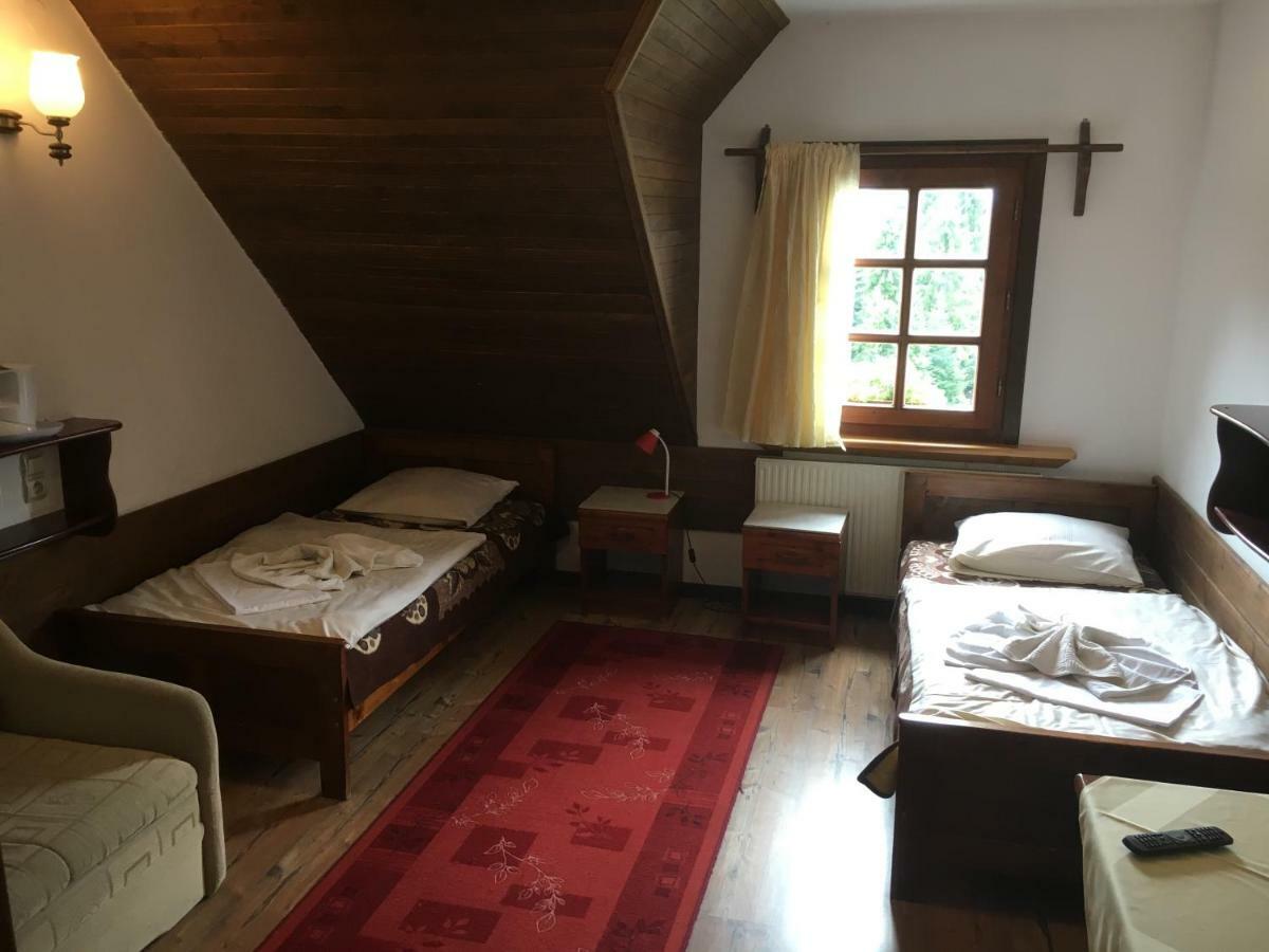 초르쉬틴 Gosciniec Pod Smrekami B&B 외부 사진