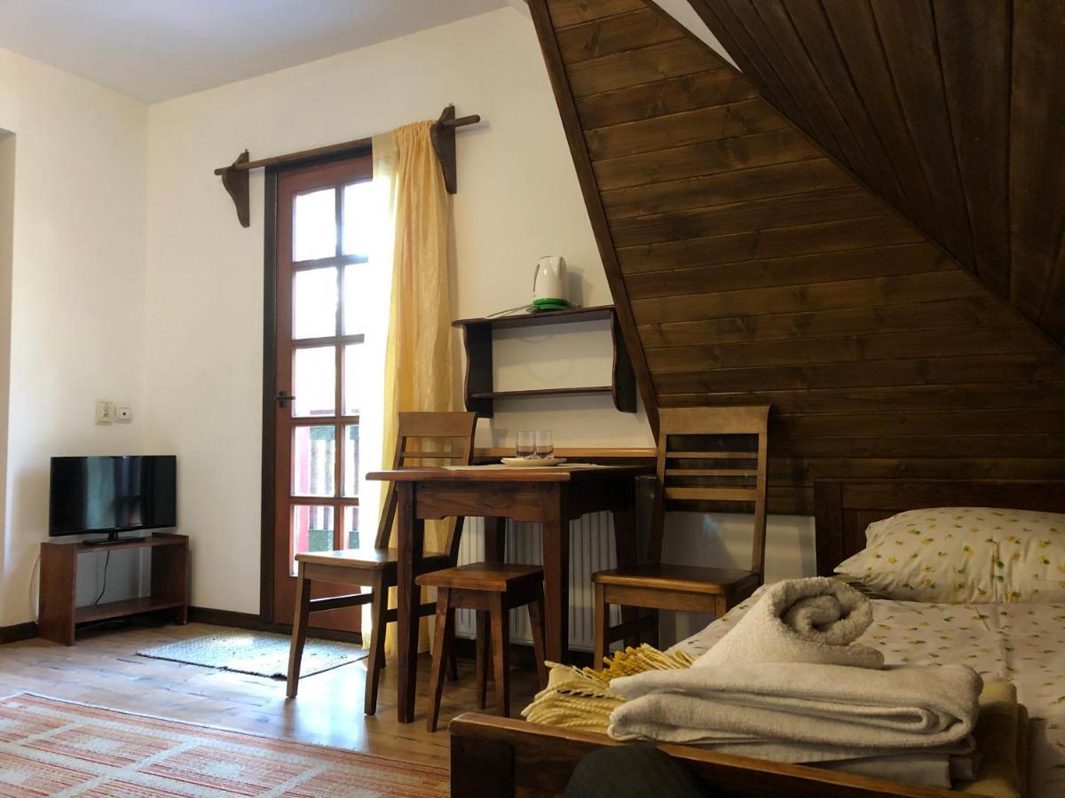 초르쉬틴 Gosciniec Pod Smrekami B&B 외부 사진