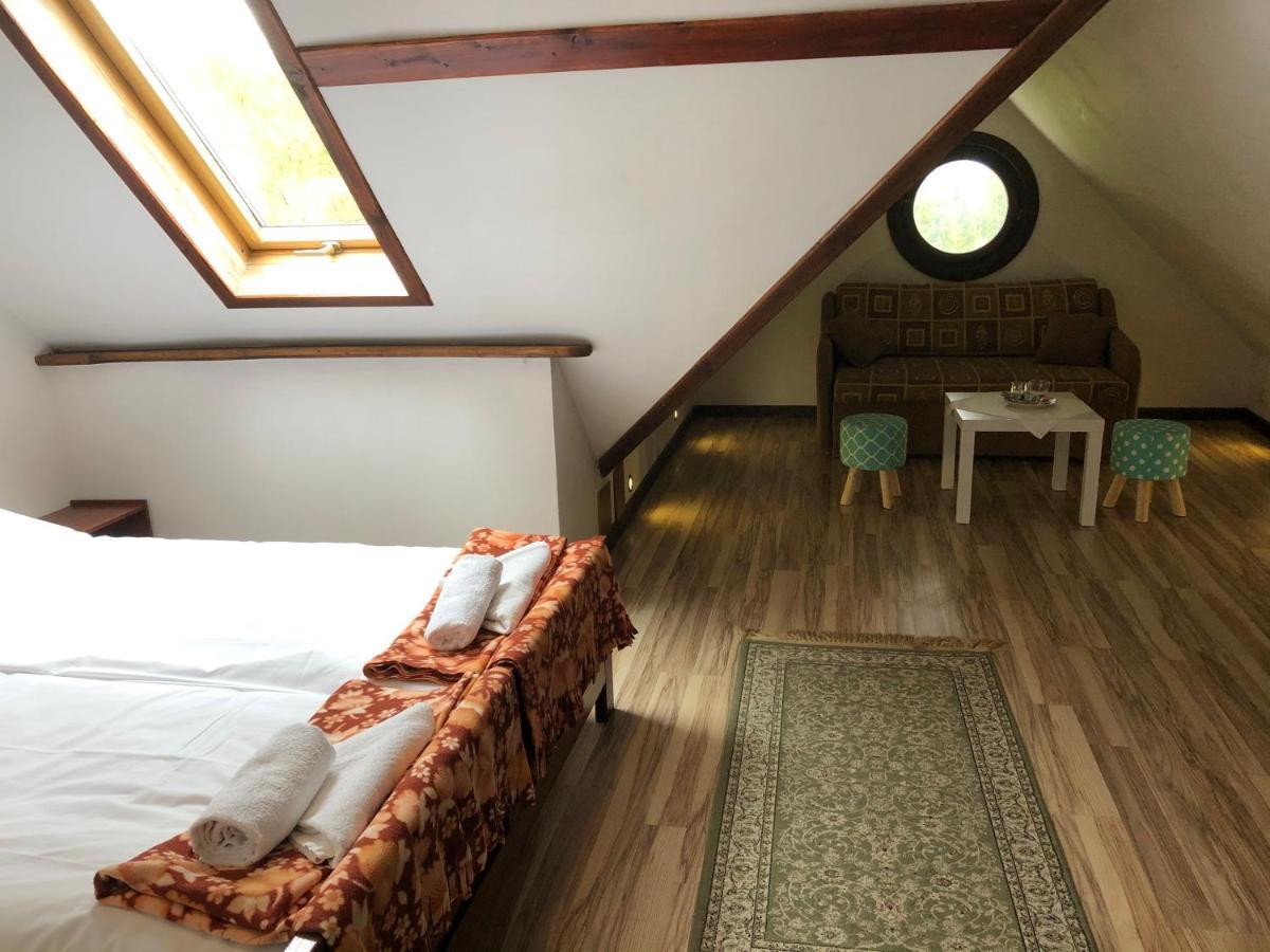 초르쉬틴 Gosciniec Pod Smrekami B&B 외부 사진