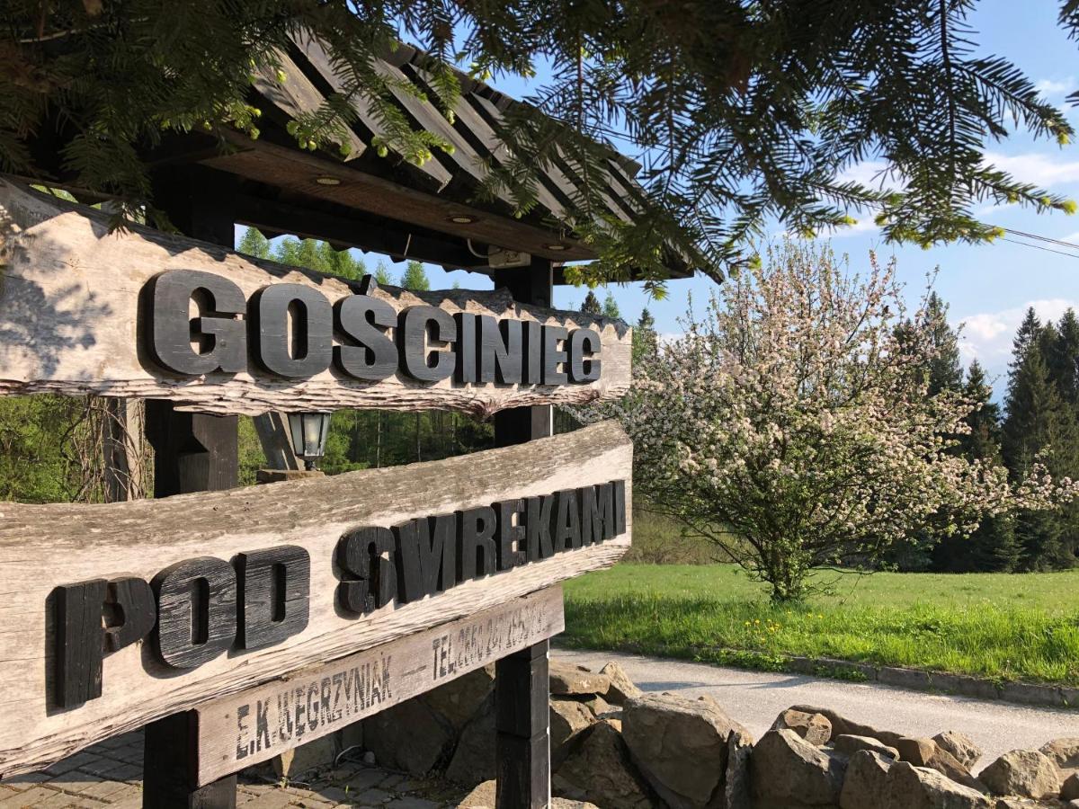 초르쉬틴 Gosciniec Pod Smrekami B&B 외부 사진